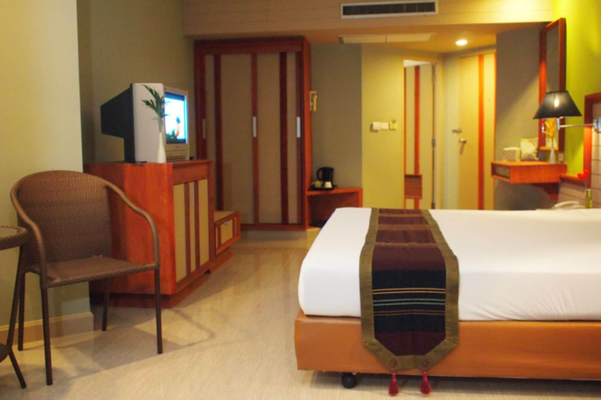 Long Beach Cha-Am Hotel Экстерьер фото